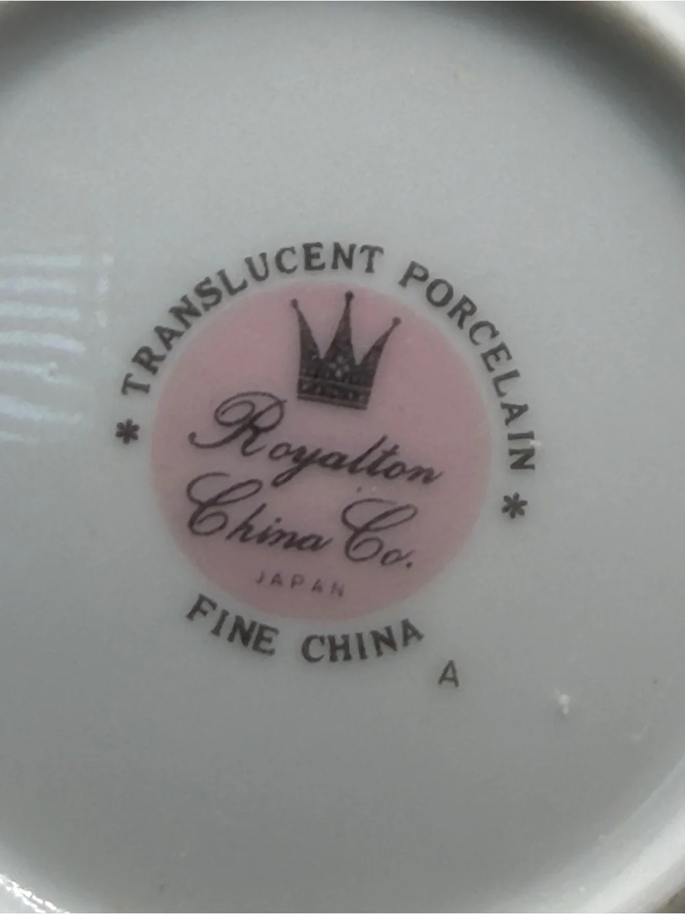 Elegant White Porcelain Gravy Boat with Gold Trim